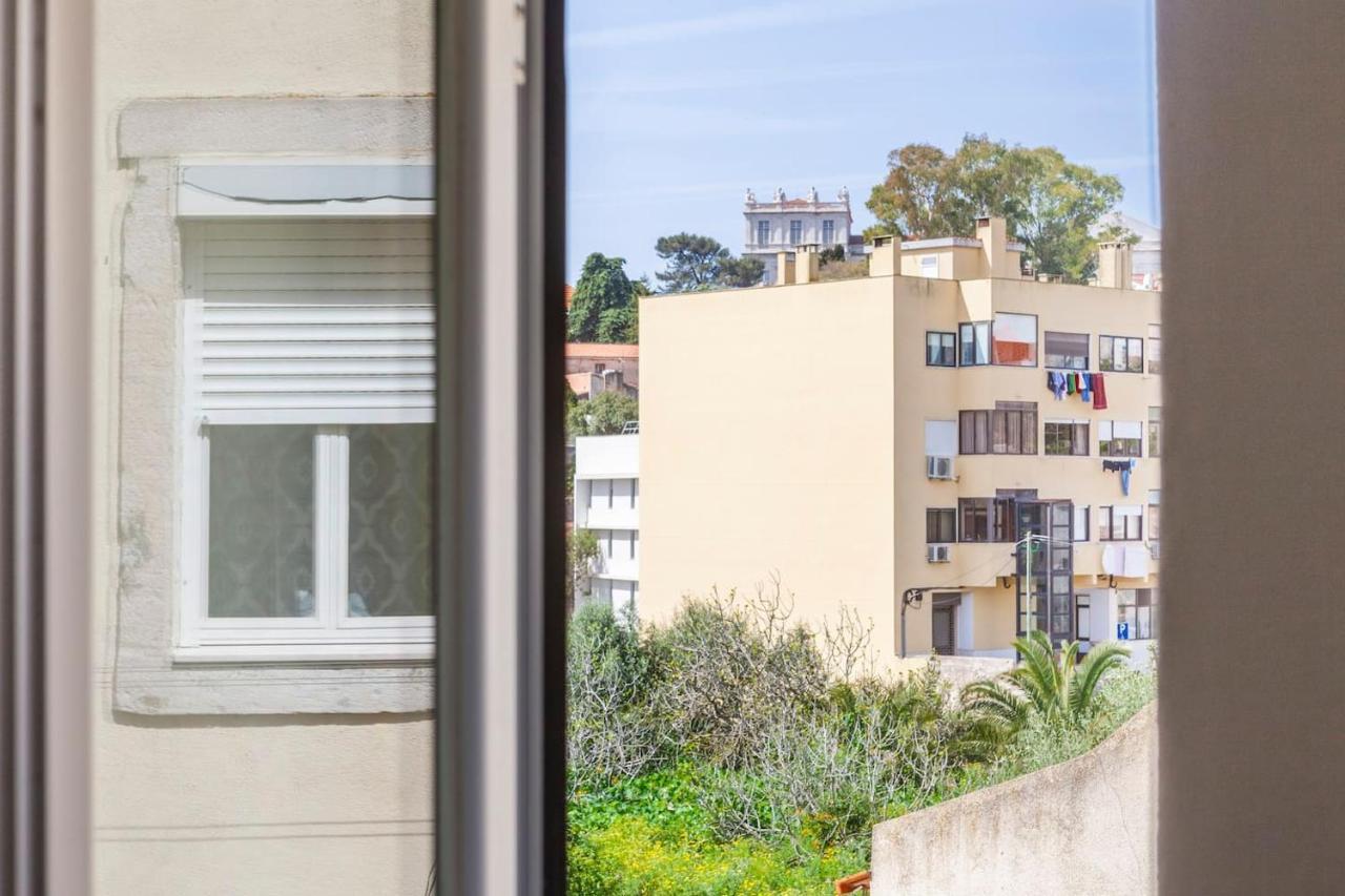 2 Bedroom Apartment For 4 People With Free Public Parking Lisboa Kültér fotó