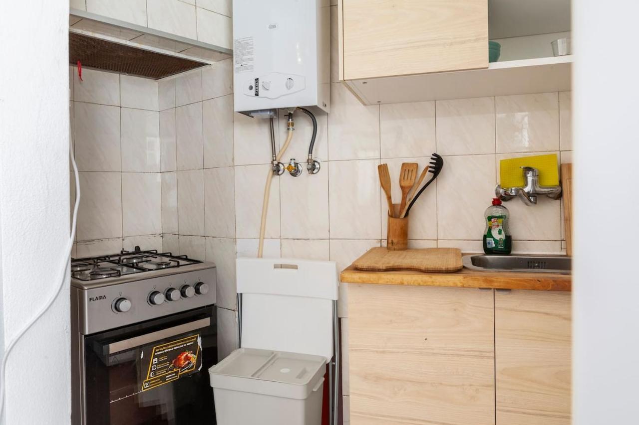 2 Bedroom Apartment For 4 People With Free Public Parking Lisboa Kültér fotó