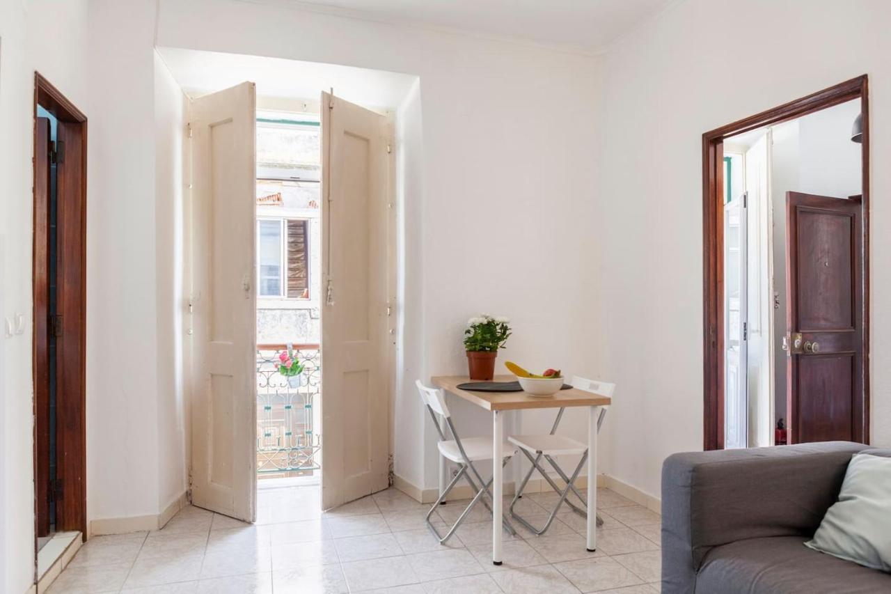 2 Bedroom Apartment For 4 People With Free Public Parking Lisboa Kültér fotó