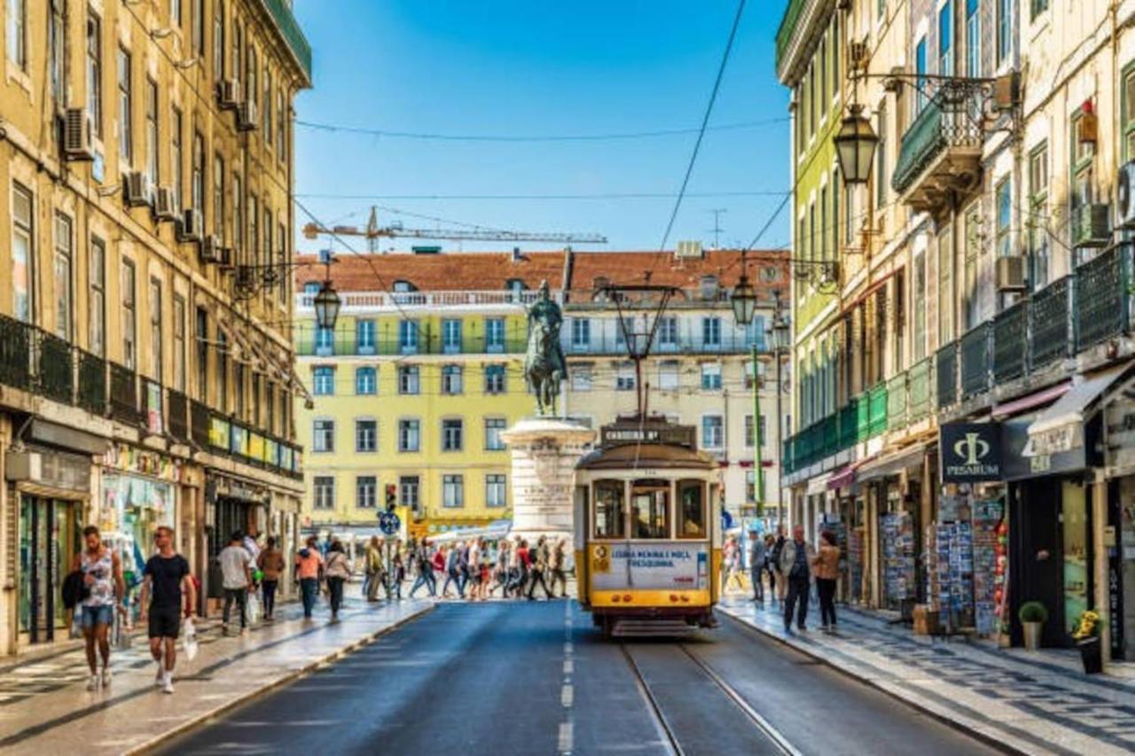 2 Bedroom Apartment For 4 People With Free Public Parking Lisboa Kültér fotó