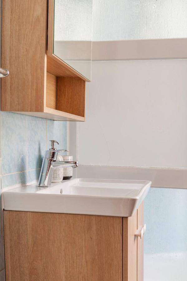 2 Bedroom Apartment For 4 People With Free Public Parking Lisboa Kültér fotó